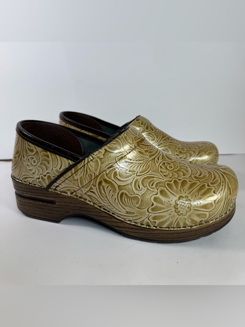 Dansko Professional Clogs Women’s EU 40 US 9.5 Gold Metallic Tooled Floral